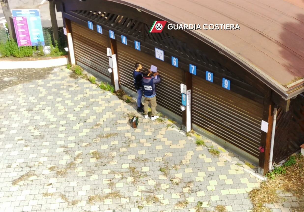Rifiuti bruciati e seppelliti: sequestrato Etnaland