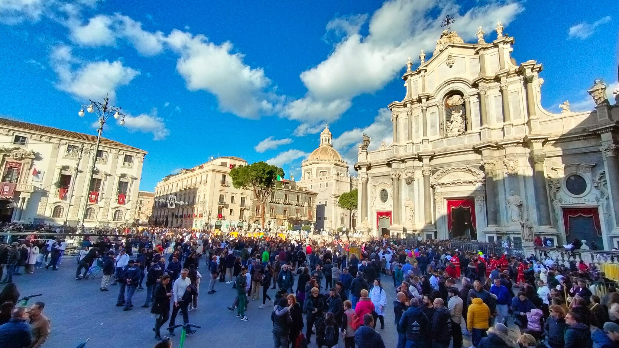 piazzaduomo_agata_giroesterno.jpeg piazzaduomo_agata_giroesterno.jpeg