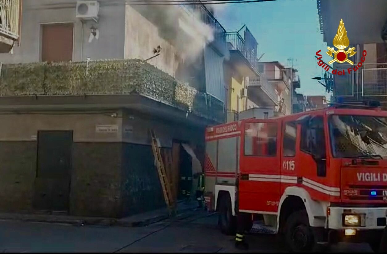 Fiamme in cucina: intossicati nonna e nipote