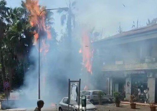Fiamme in paese, paura a San Giovanni La Punta