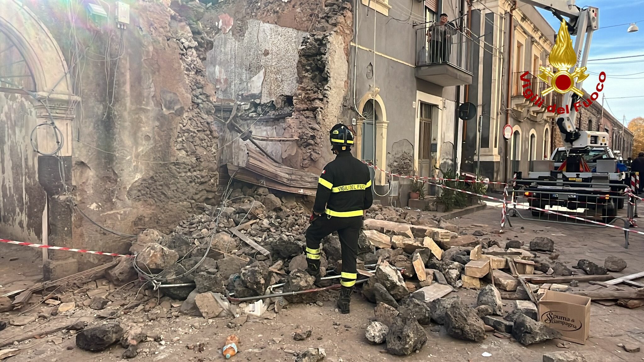 Catania: crolla palazzina in via Gramignani