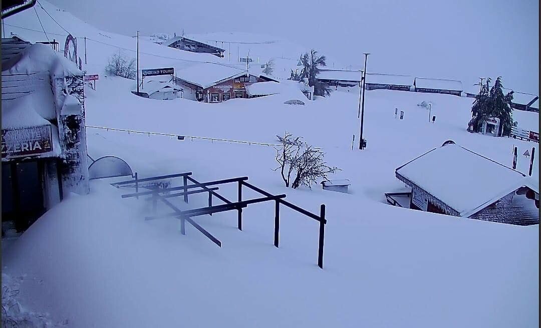 Rifugio Sapienza sommerso dalla neve: stop per 2 giorni