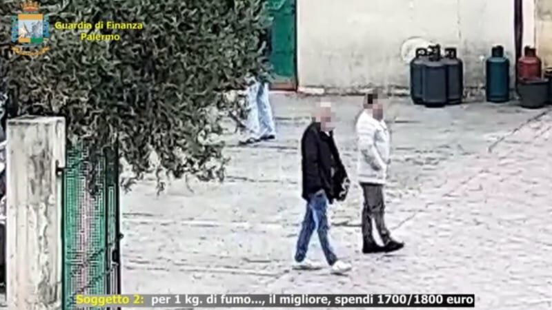 Cento dosi al giorno: fermato lo spaccio allo Zen