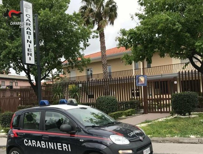 Catania, finto carabiniere a 14 anni
