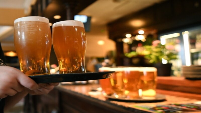 Lite e tentata rapina nel pub catanese