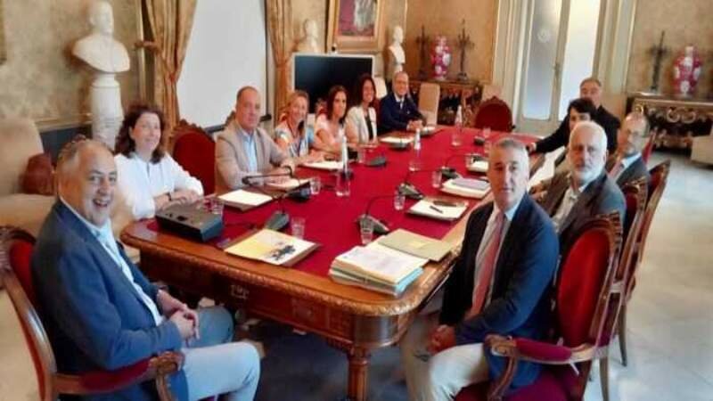 A Palermo la politica si raddoppia lo stipendio