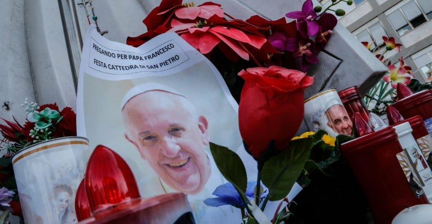 Papa in condizioni critiche, preghiere in tutte le chiese
