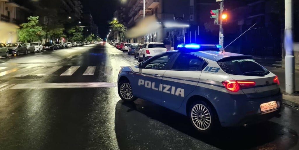 A Catania l'inseguimento notturno: si schiantano tutti