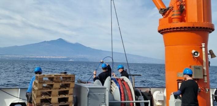 L'Etna in scivolata: missione in mare