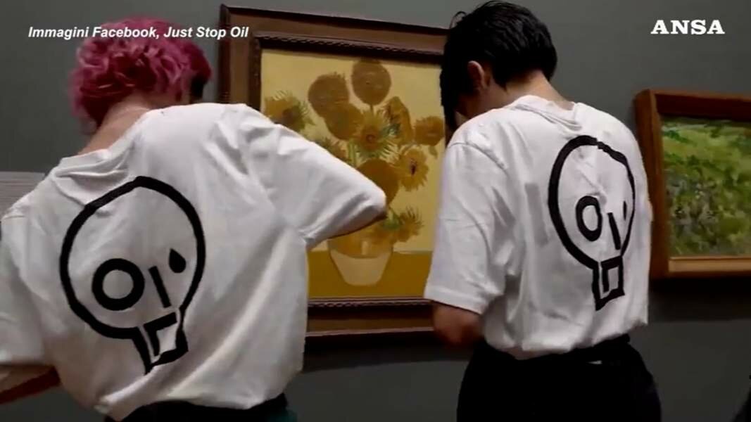 Lanciano la zuppa su 'I girasoli' di Van Gogh