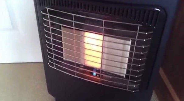 Muore in casa per le esalazioni di una stufa Muore in casa per le esalazioni di una stufa