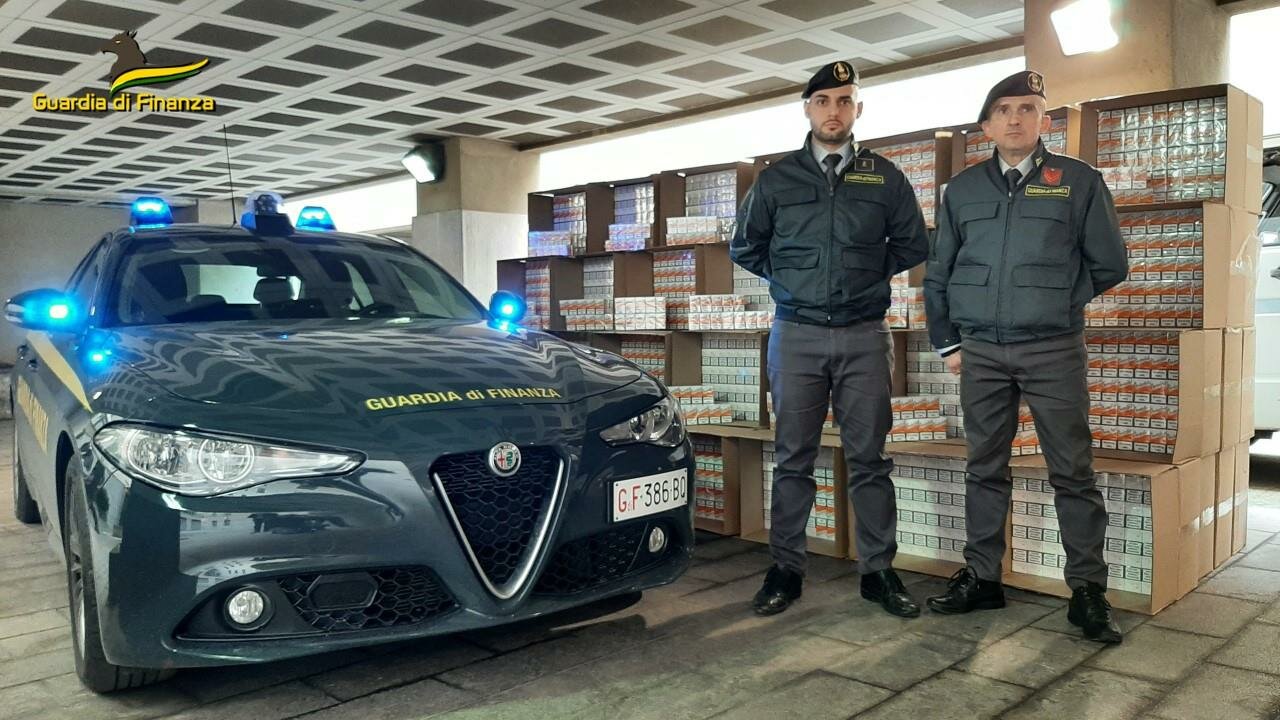 Sigarette di contrabbando: trovate 10 mila stecche