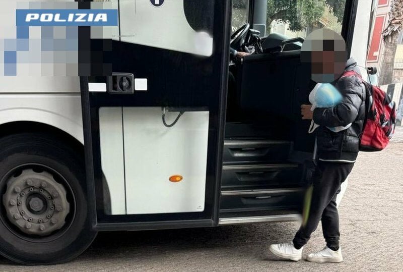 Atti osceni alla villa comunale: denunciato