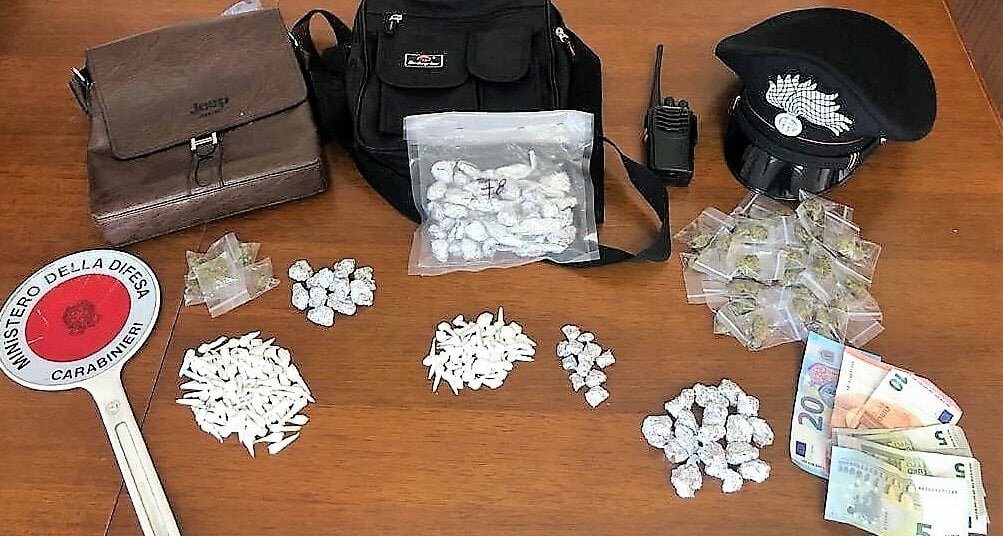 Era ricercato, ma spacciava in via Capo Passero