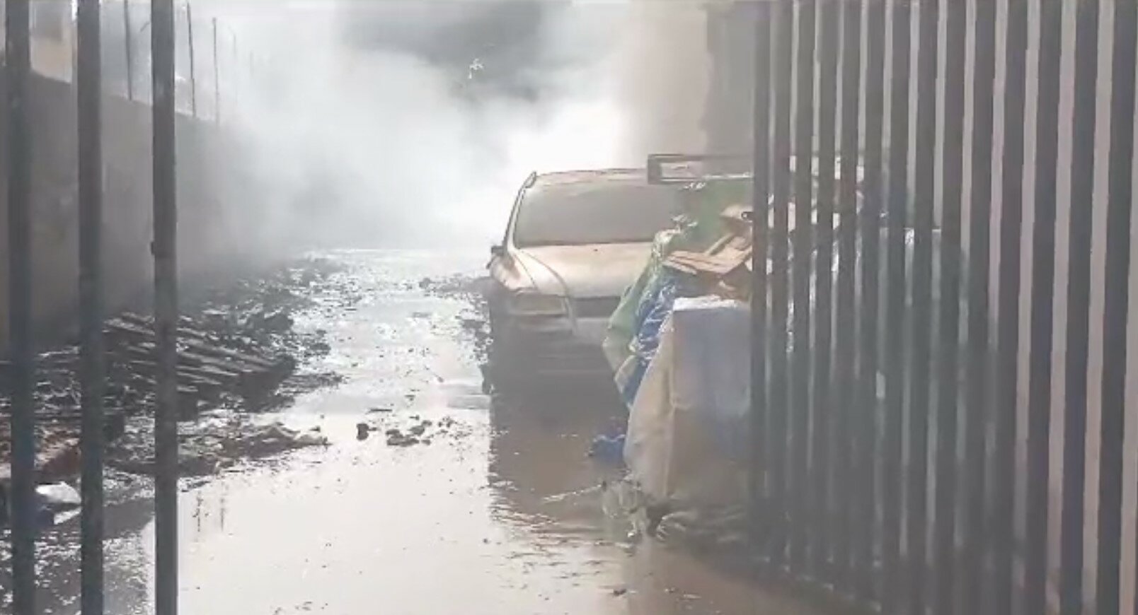 Rogo a Misterbianco, capannone distrutto