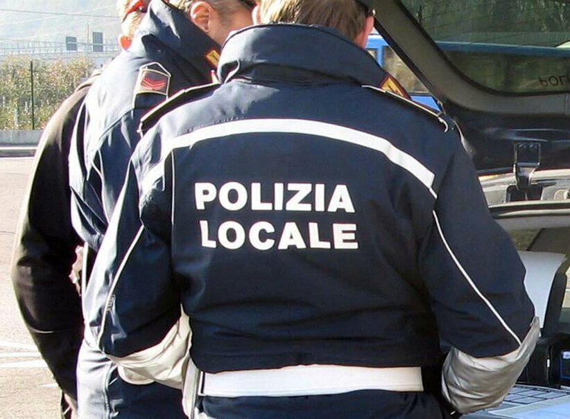 Catania, vigile colpito in testa con una pietra