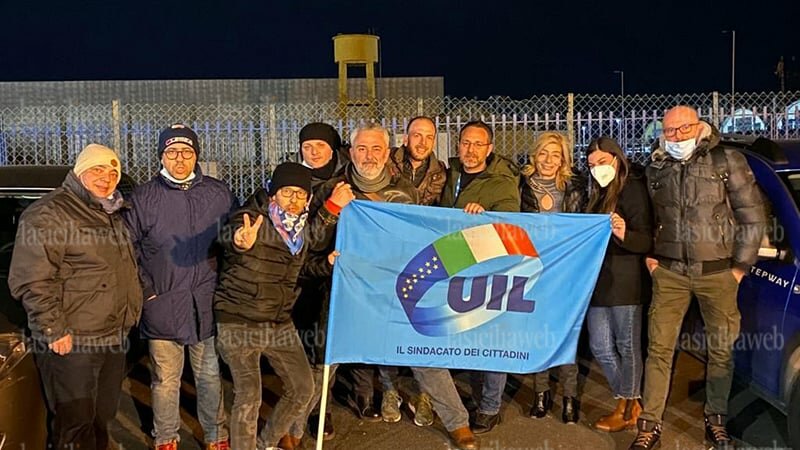 Catania, al freddo per scioperare