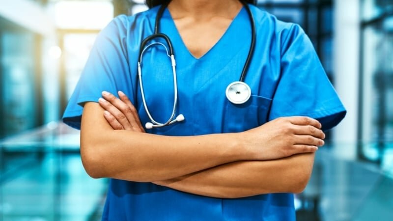 Dottoressa aggredita alle spalle da un paziente