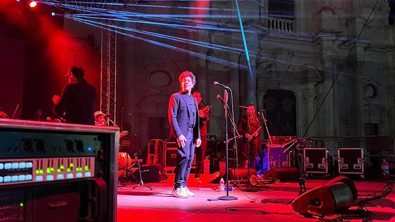 Acireale, i fiori e Max Gazz&egrave;