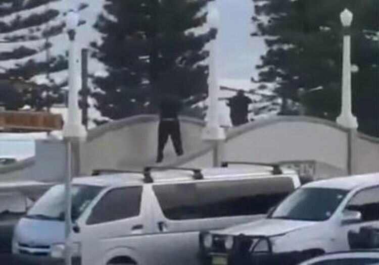Spari sulla folla a Bondi Beach: almeno 12 morti