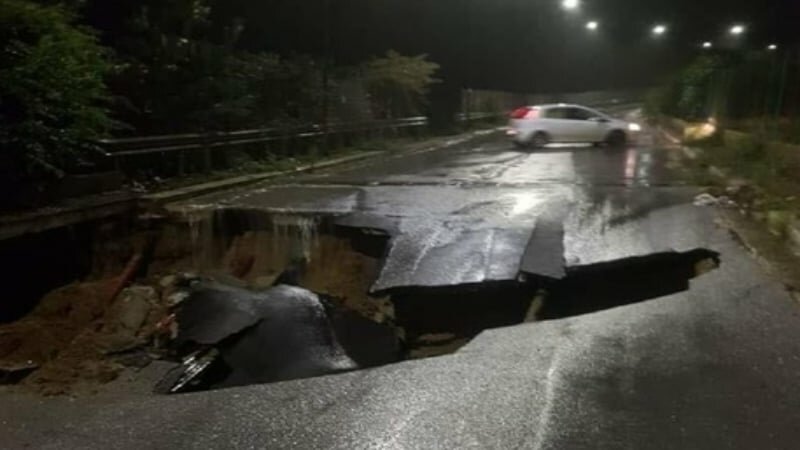 Maltempo a Palermo, frane e voragini in strada