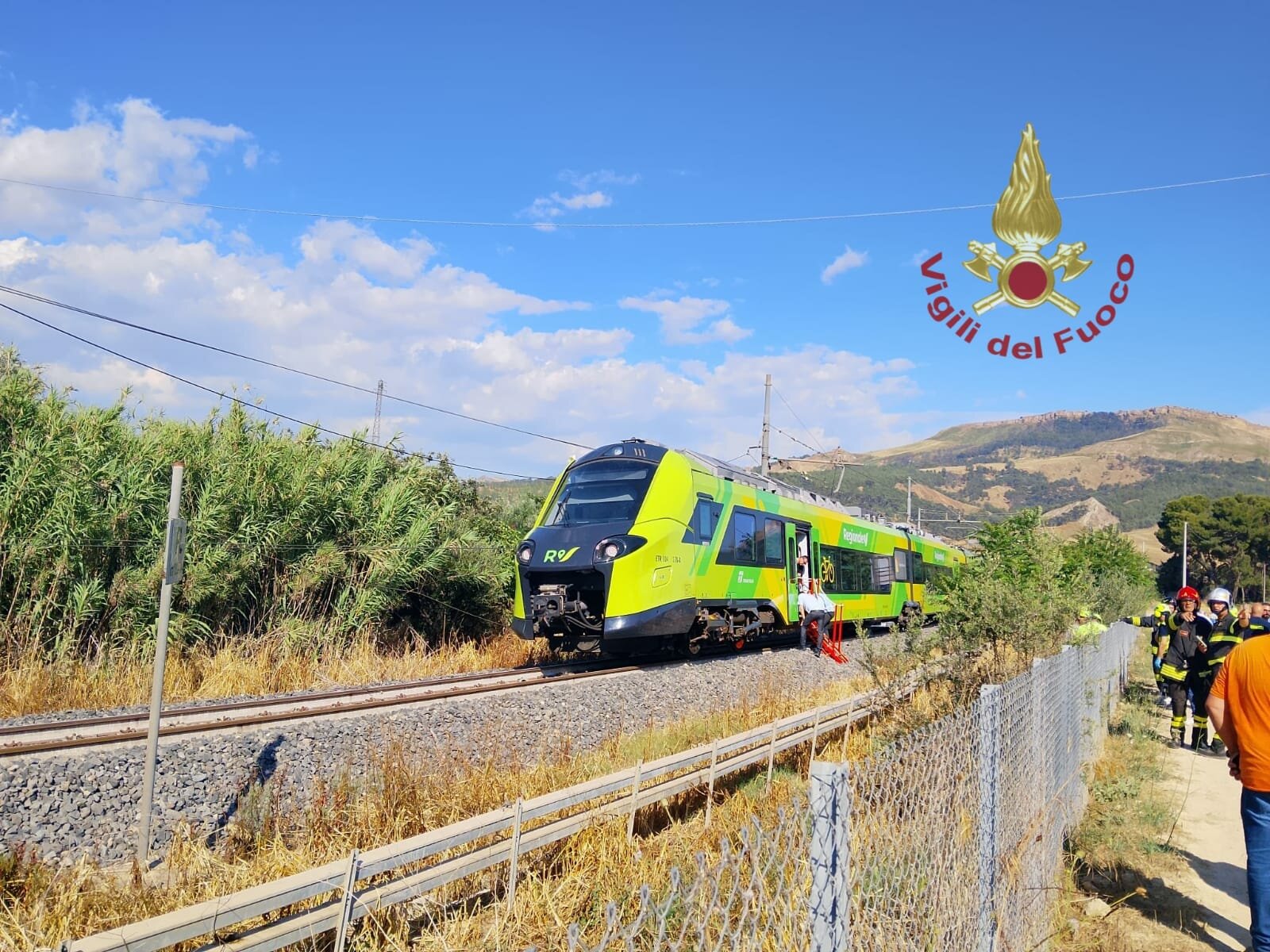 scontro-treno-furgone-1.jpeg