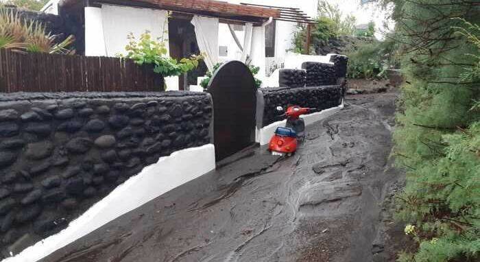 La pioggia dopo il fuoco: Stromboli invasa dal fango