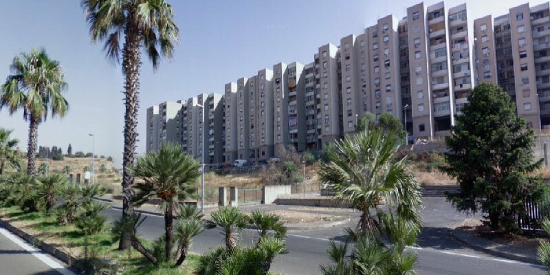 Ragazzina giù dal nono piano a Librino Ragazzina giù dal nono piano a Librino