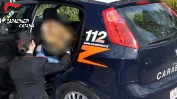 Botte a madre e sorella: preso catanese violento