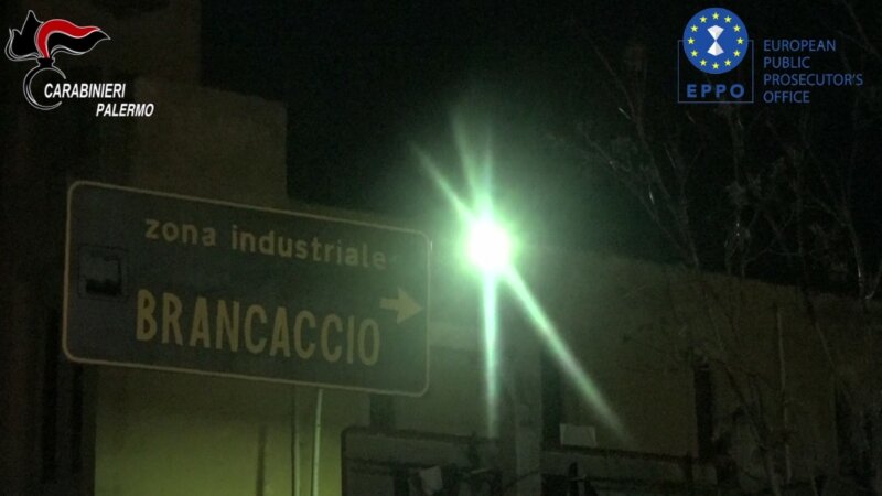 Palermo, lavori a scuola al risparmio o mai eseguiti