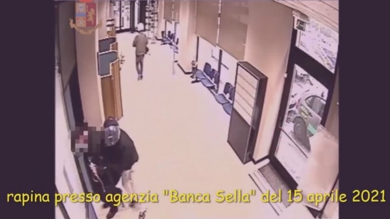 Rapina da 130.000 euro alla banca Sella: tre arresti