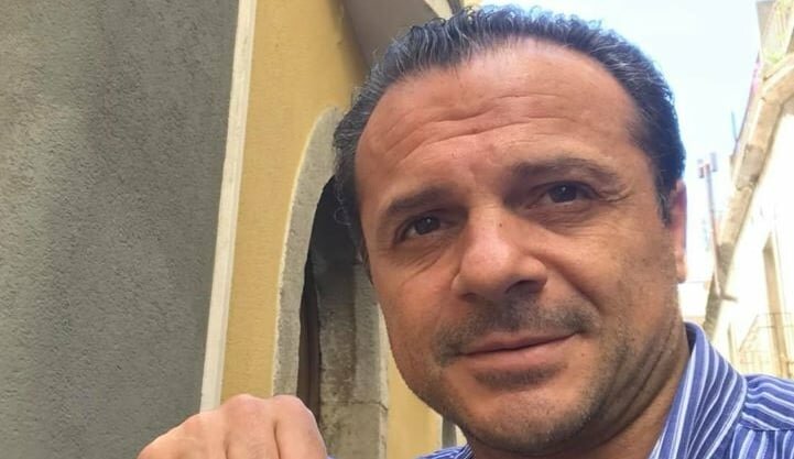 Malore dopo il comizio: ricoverato De Luca