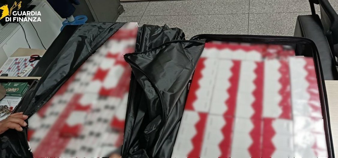 Nei bagagli 520 stecche di sigarette di contrabbando