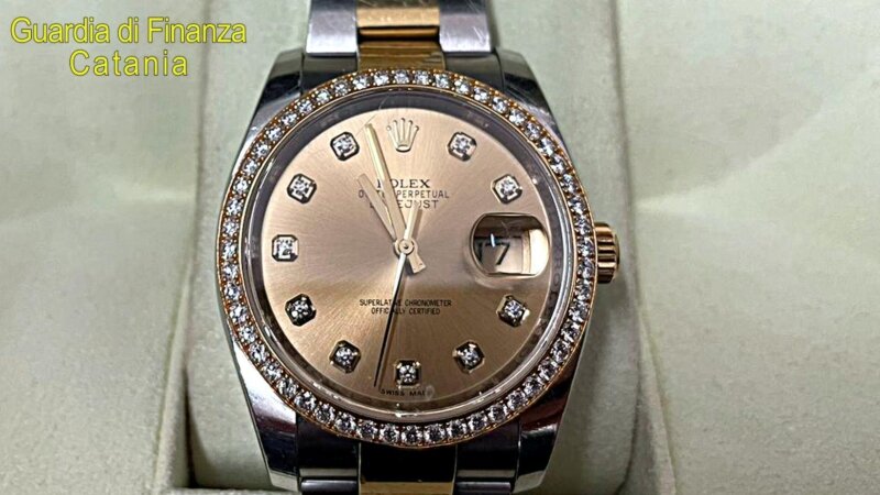 Nel compro oro abusivo anche Rolex con diamanti