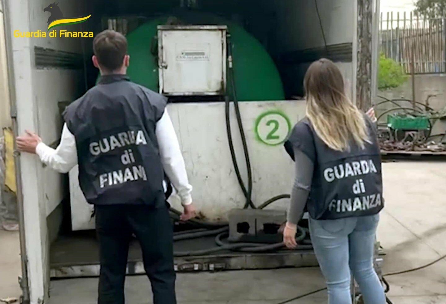 Sequestrati a Catania 3 mila litri di gasolio Sequestrati a Catania 3 mila litri di gasolio