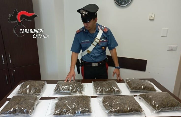 Scordia: nel borsone 4 chili di marijuana