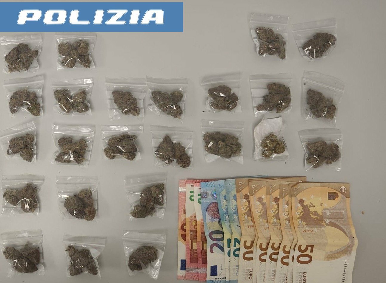 Catania: droga nello scooter e a casa, arrestato Catania: droga nello scooter e a casa, arrestato