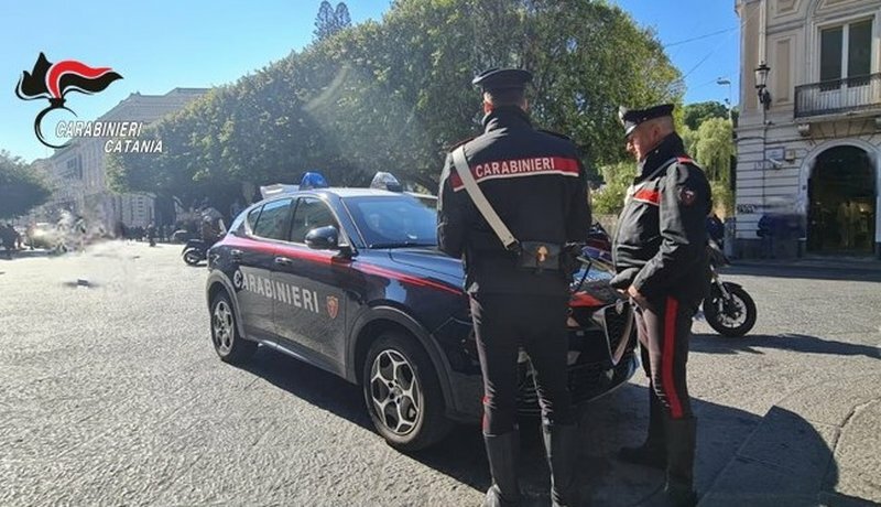Arraffa due cellulari in un internet point: bloccato