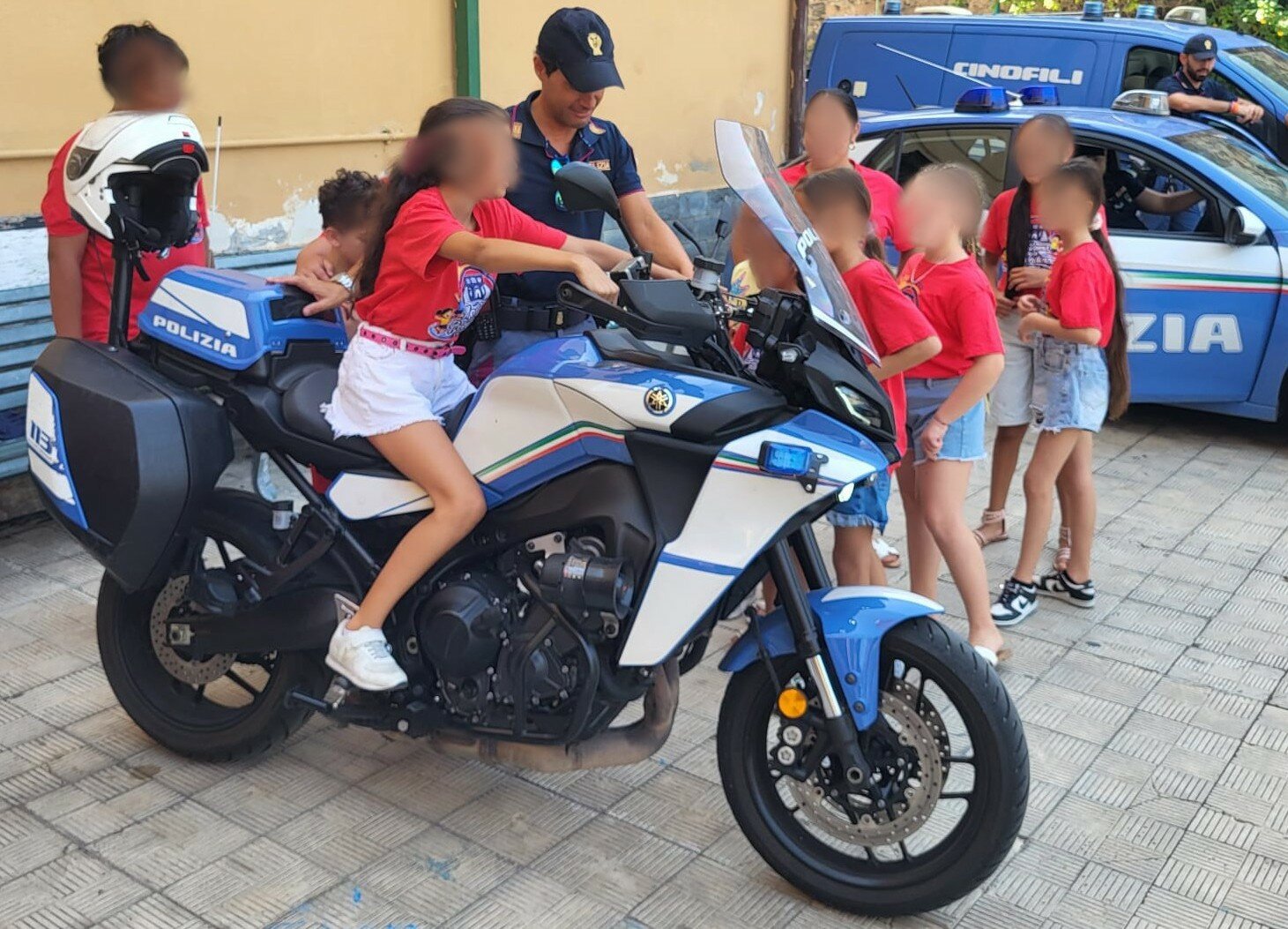 estate-con-la-polizia-di-stato-iniziativa-all’insegna-della-legalita’-con-i-bambini-dell’istituto-“madonna-della-divina-provvidenza”-di-san-cristoforo-(1).jpeg