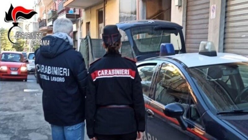 Tre lavoratori in nero nel bar di Patern&ograve;