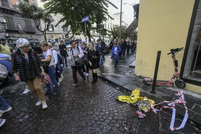 Crivellato di colpi in strada: ucciso quindicenne
