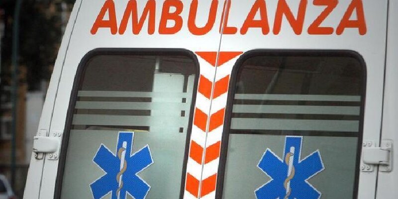 Trovata morta nel letto, accanto il figlio di 2 anni