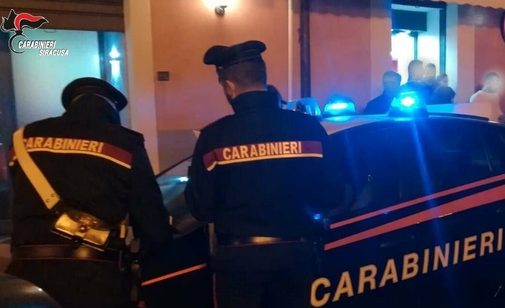 Accoltellato davanti al locale, &egrave; grave