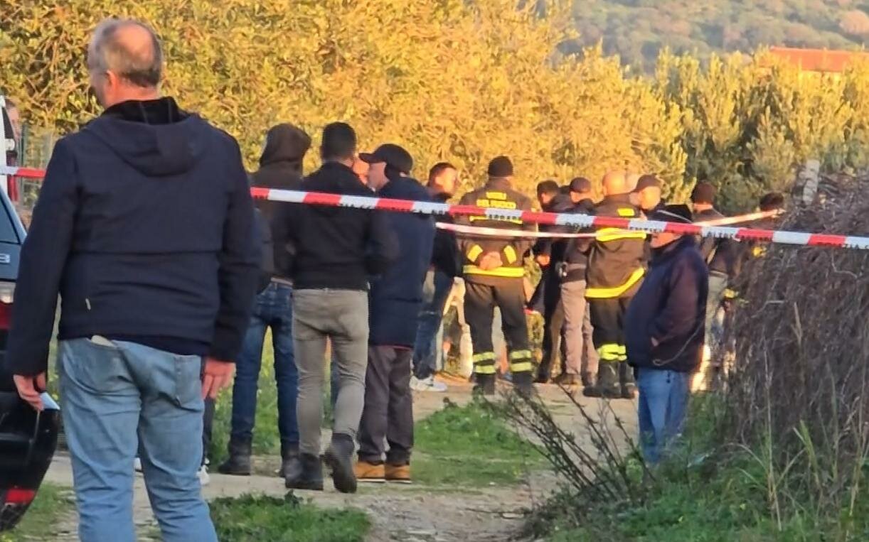 Freddato in campagna a colpi d'arma da fuoco