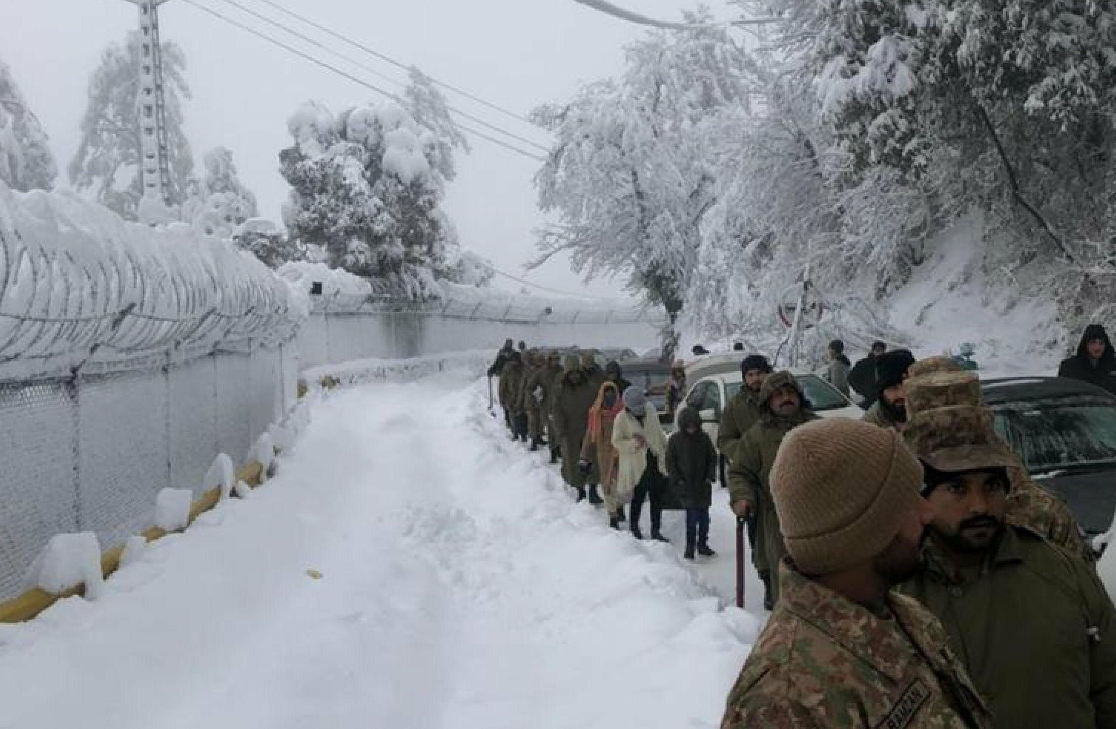 Pakistan, il gelo uccide