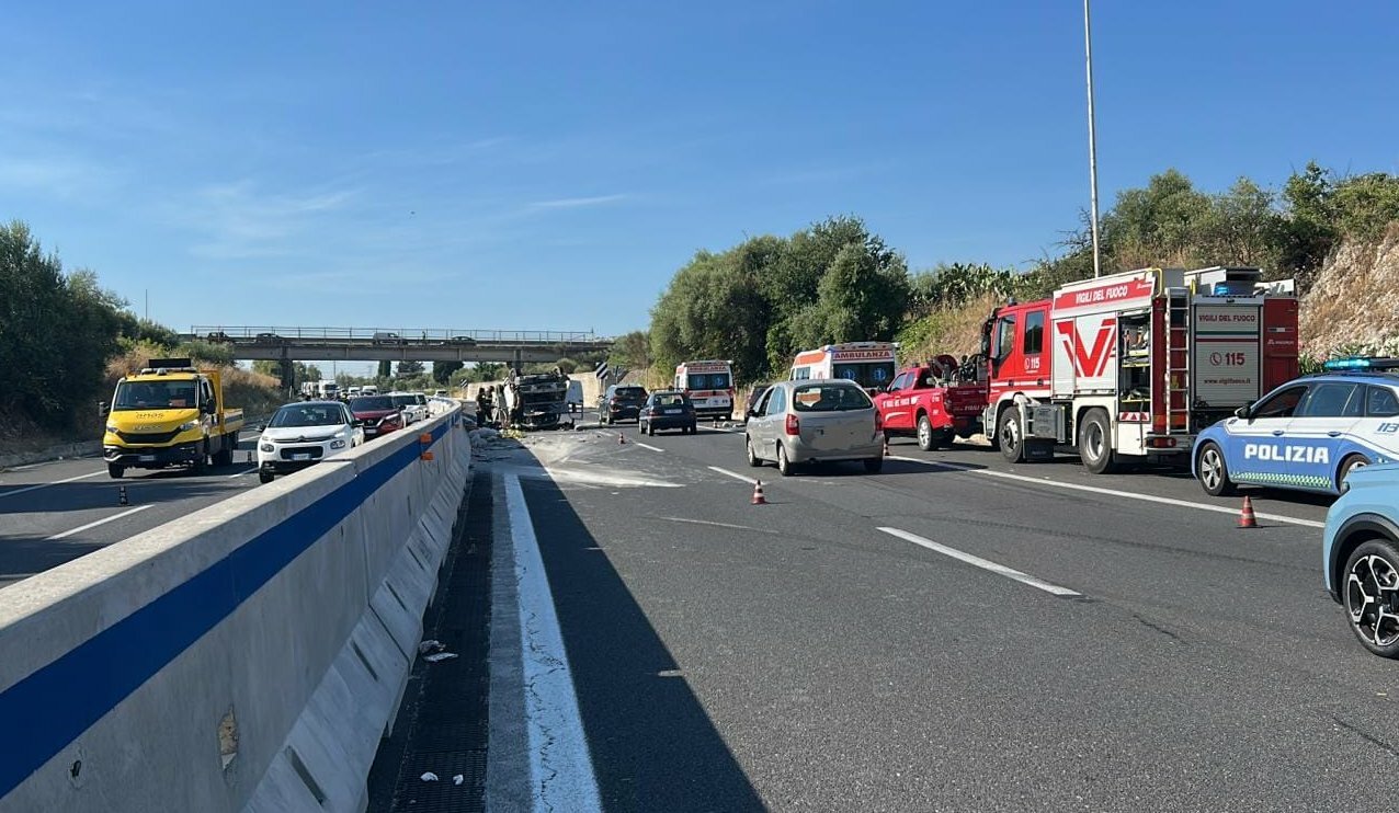 Scontro nel Siracusano: statale bloccata Scontro nel Siracusano: statale bloccata