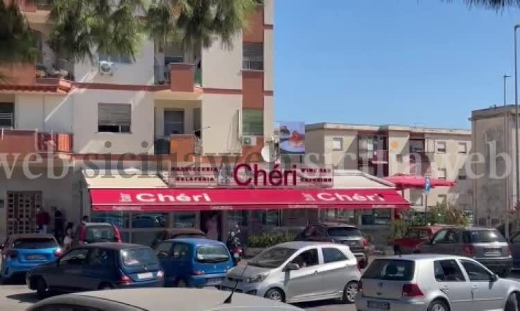 Colpi di kalashnikov contro il bar: terza intimidazione