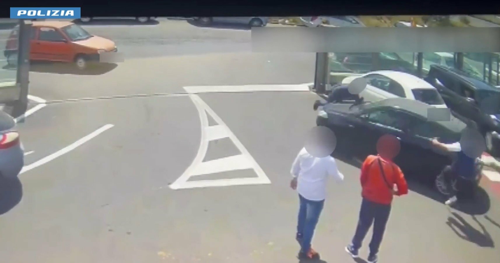 Ruba al market e nella fuga investe poliziotto