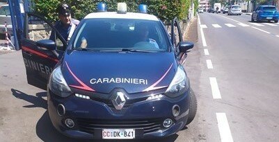 Scippa cellulare e scappa: rintracciato a casa
