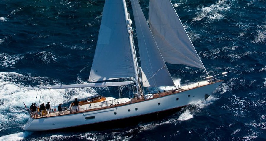 Veliero rischia di naufragare alle Eolie